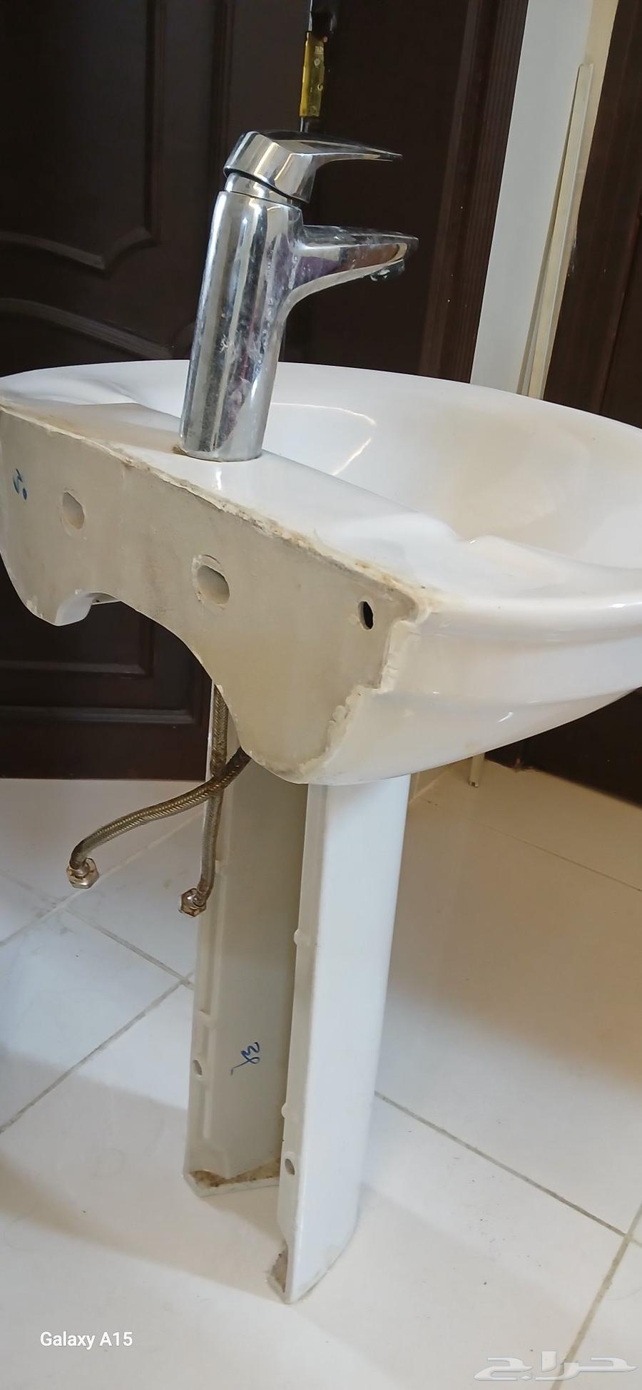 مغسلة مع الحوض شبه جديده64368820678145111