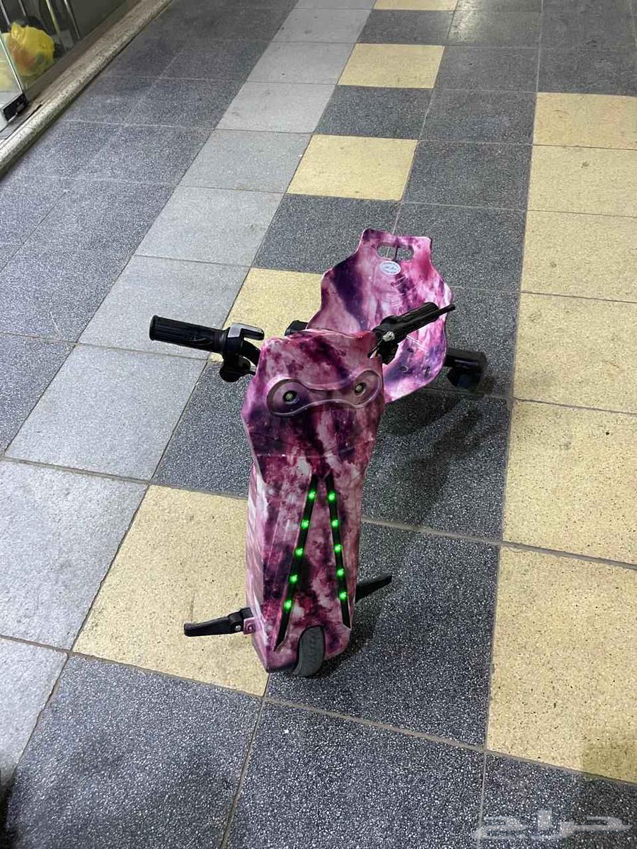 Clean scooter for sale 3 speeds with battery, lights and Bluetooth, attractive price64374378744706111