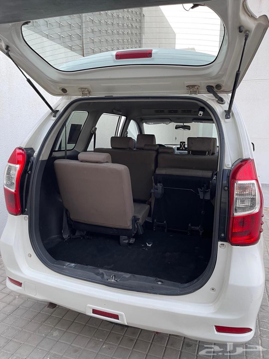 Car specifications added in the images64517219917698113