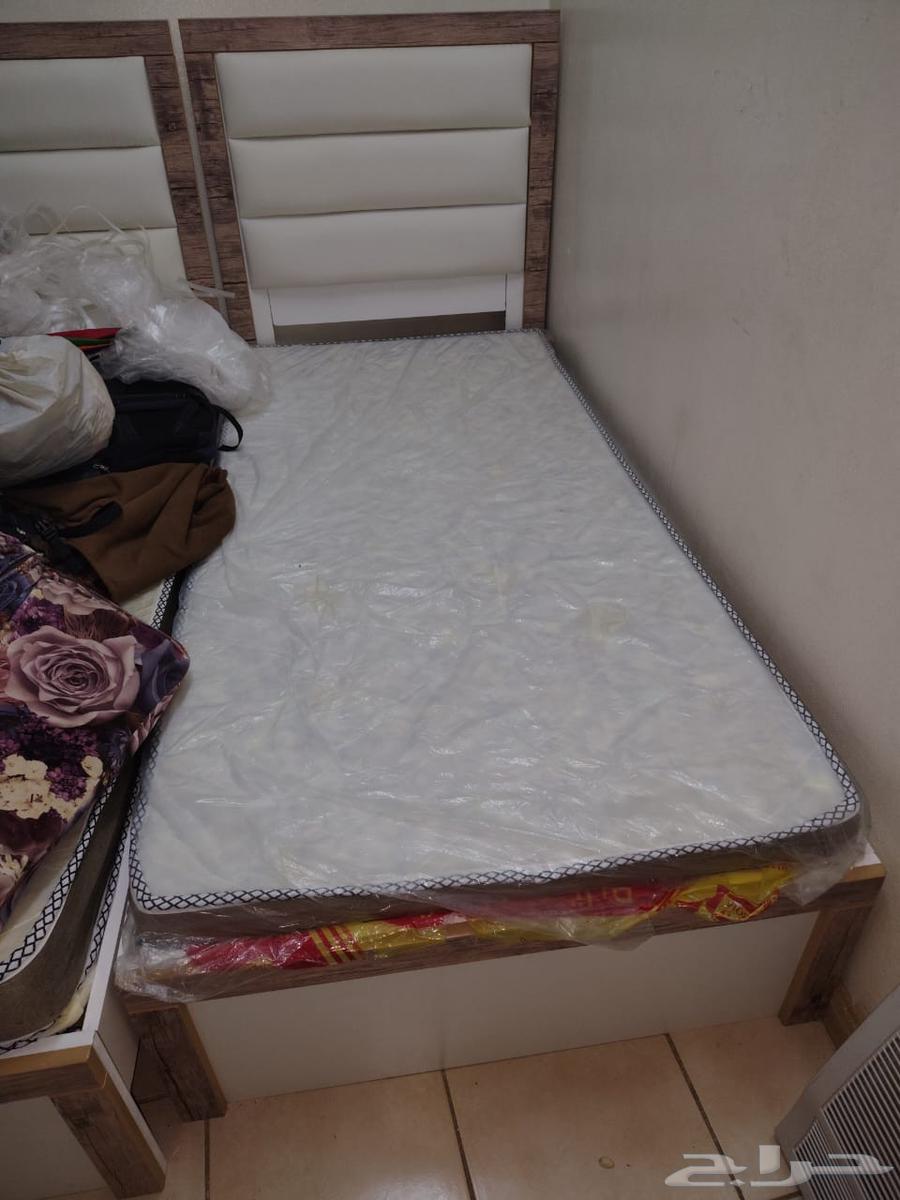 Wardrobe, dressing table, and two beds64374554129025112
