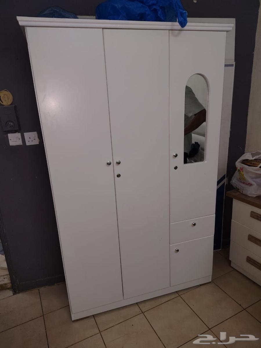 Wardrobe, dressing table, and two beds64374554129025110