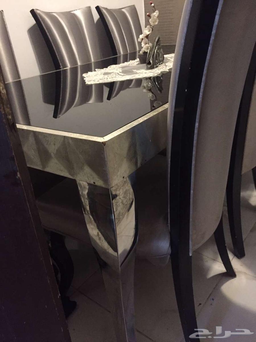 Luxurious dining table64373610096129111