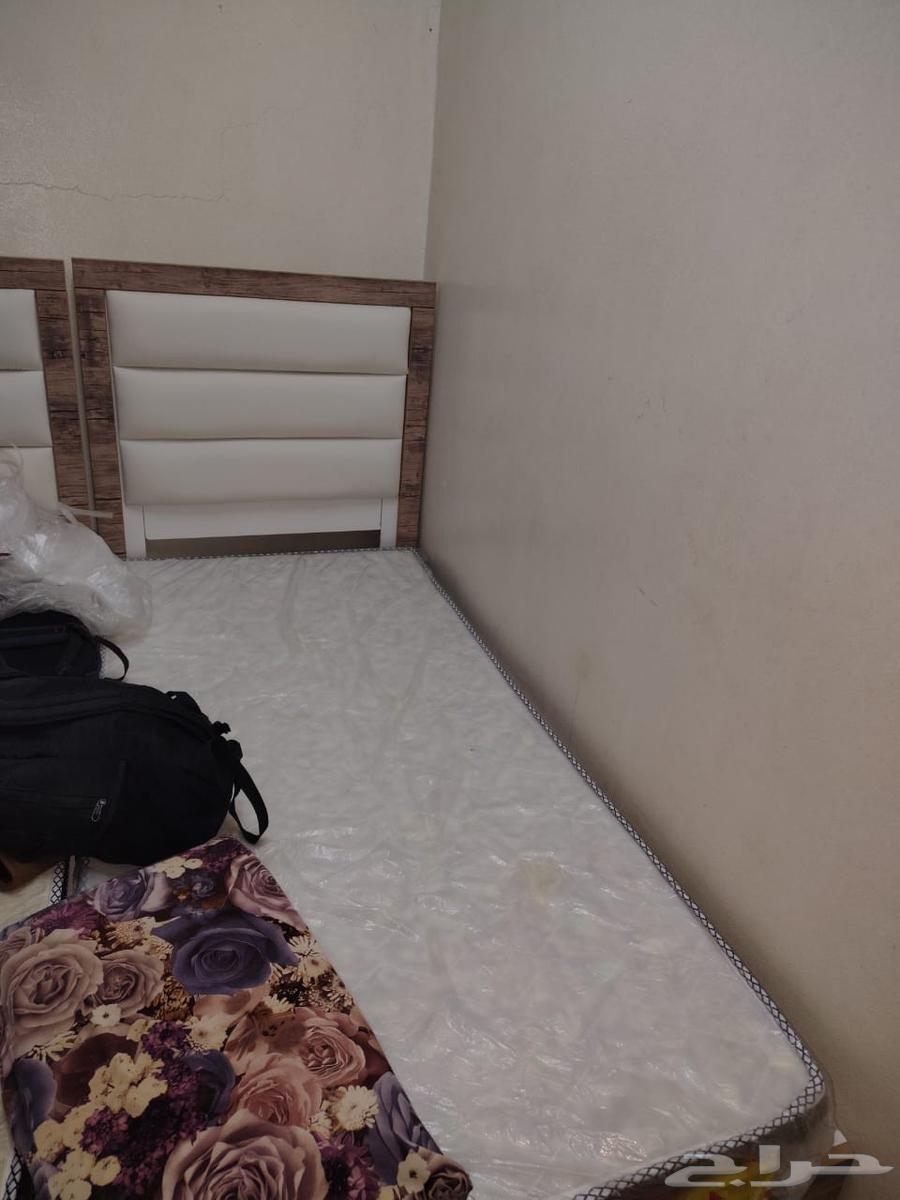 Wardrobe, dressing table, and two beds64374554129025111