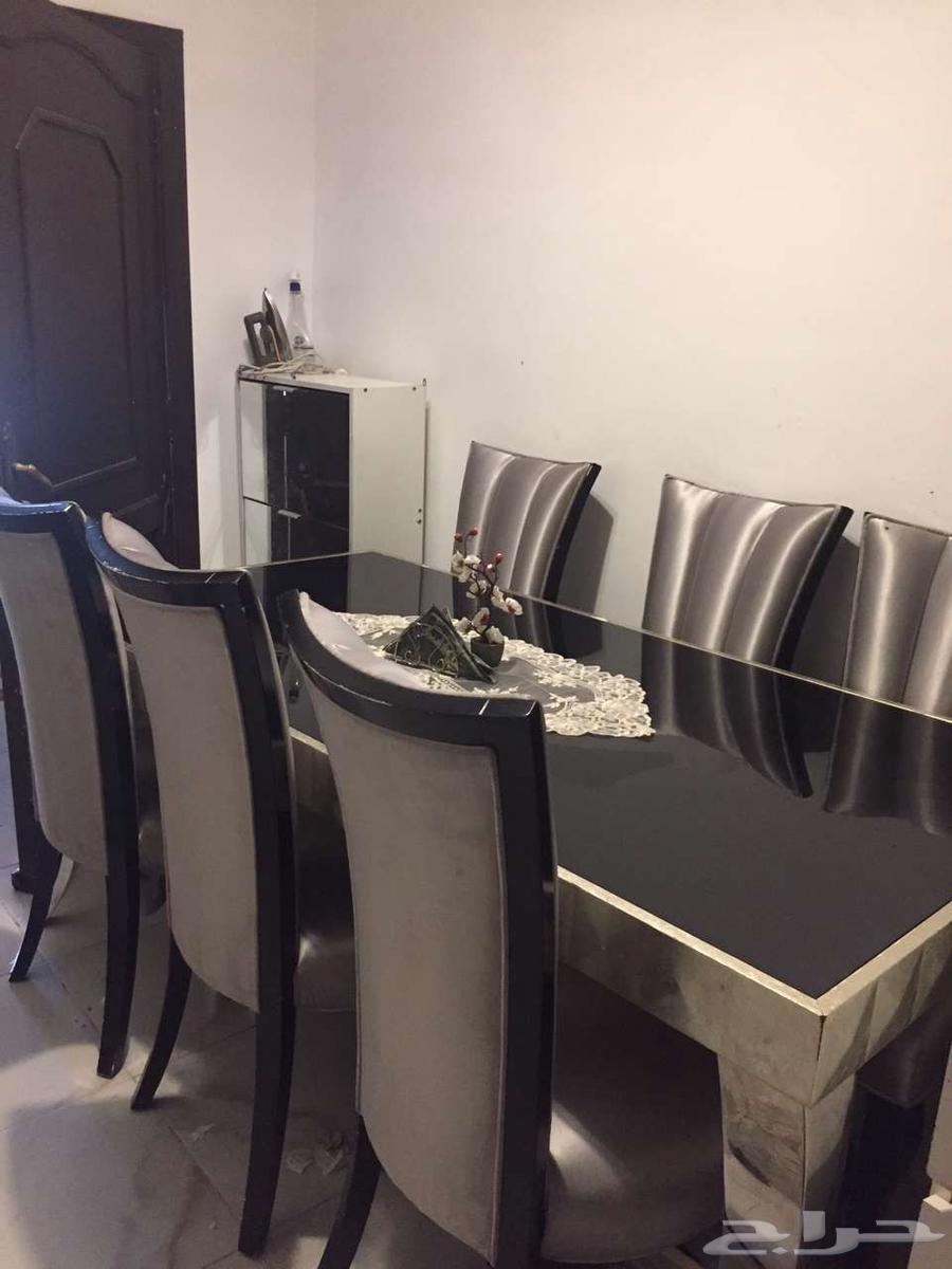 Luxurious dining table64373610096129112