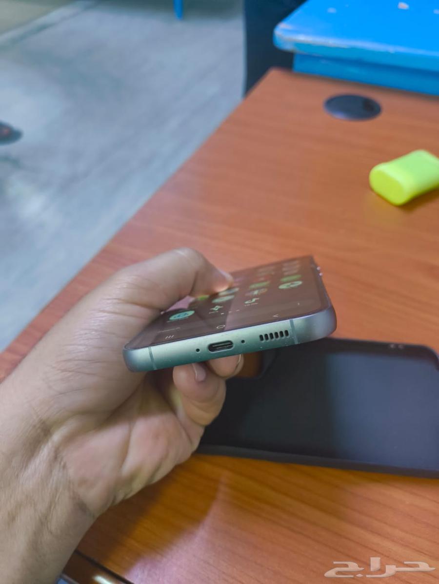 الزجاج الأمامي لجهاز Samsung s23 fe مكسور ولكن تعمل الشاشة بالكامل64374260038146114