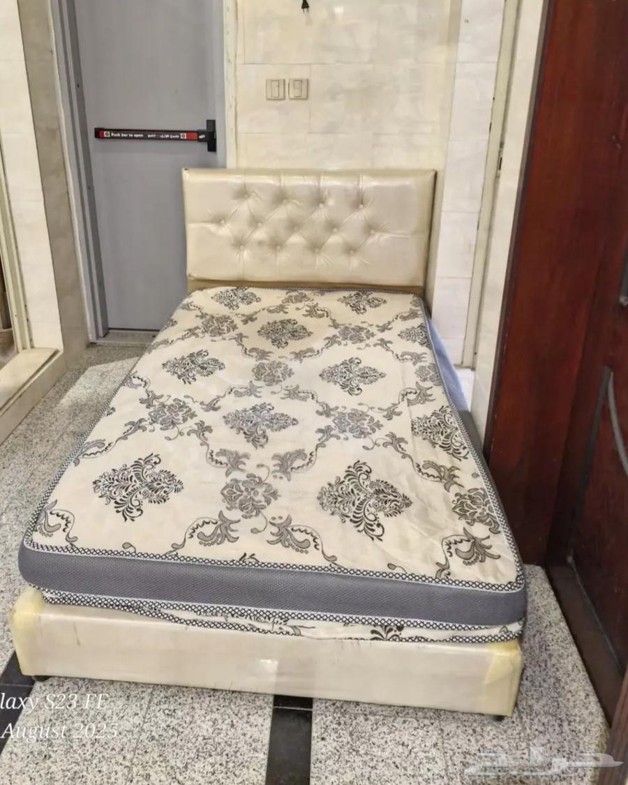 Single and a half bed with mattress64370827571201112