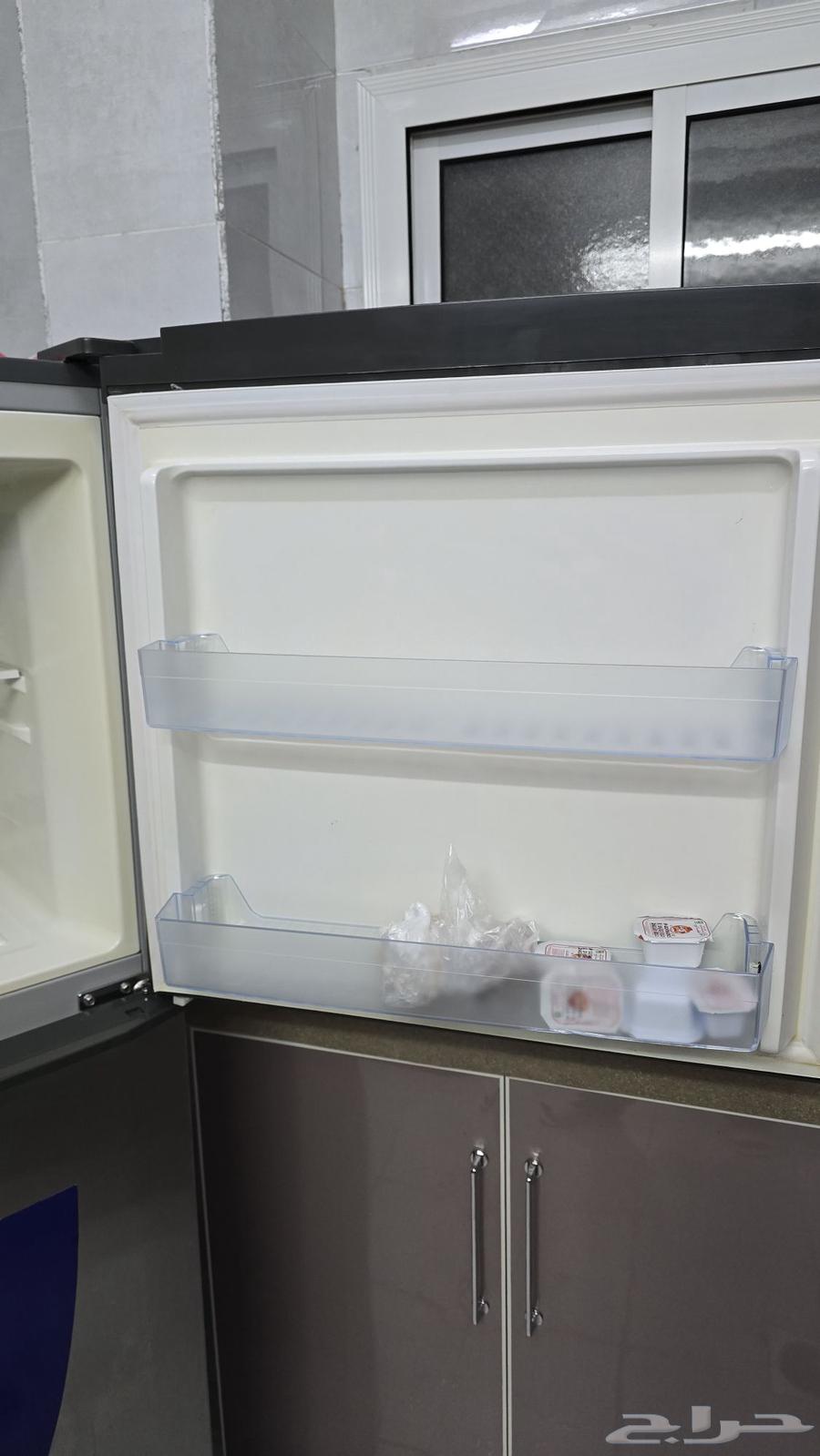 Danasat refrigerator, clean63870860406658112