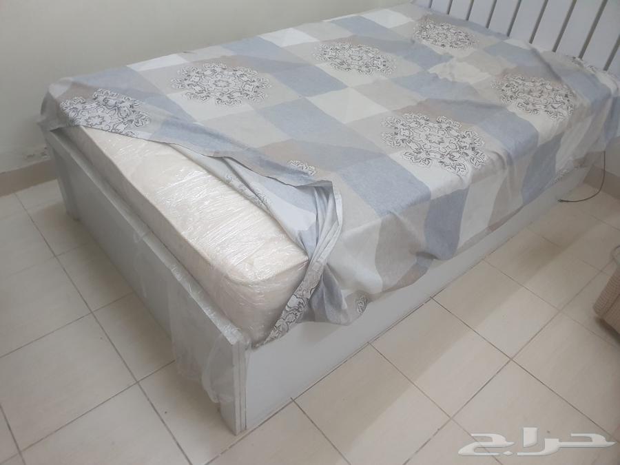 سرير جديد استعمال خفيف للبيع بالقرب من دار الشفاء 400 ريال64389764422785112