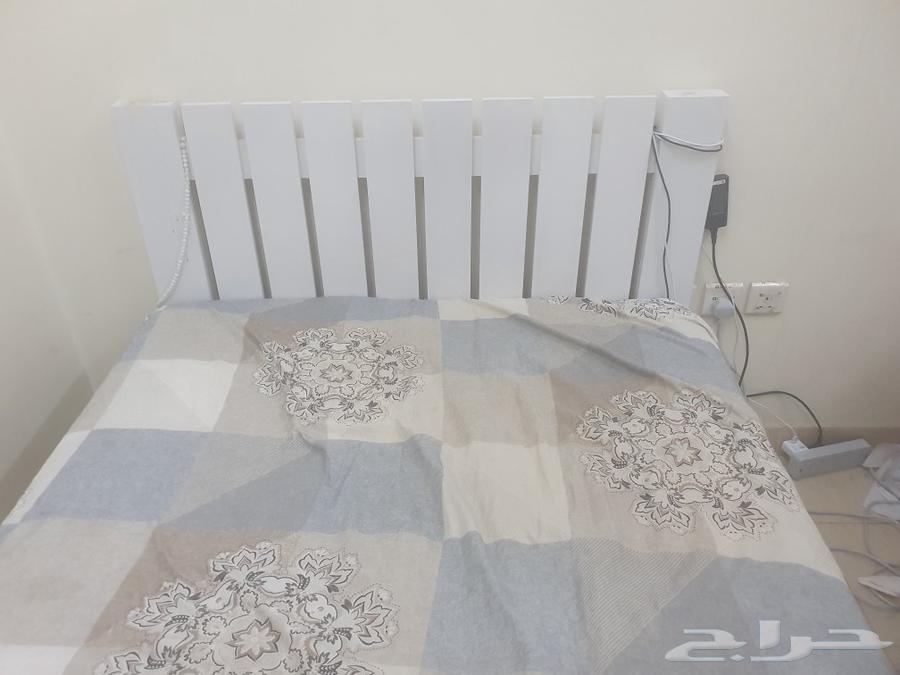 سرير جديد استعمال خفيف للبيع بالقرب من دار الشفاء 400 ريال64389764422785113