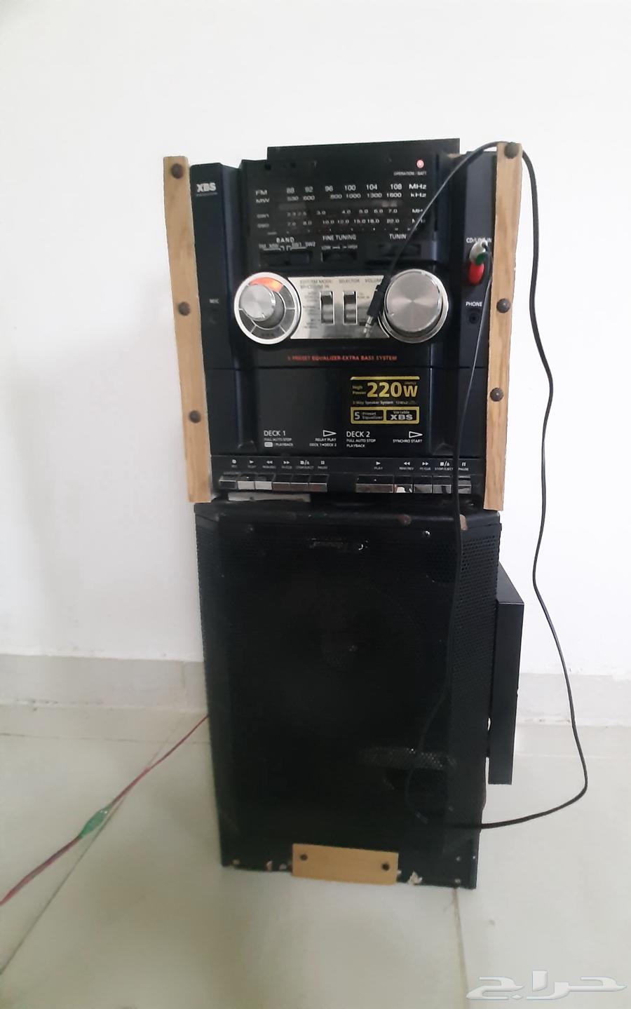 يوجد جهاز ستيريو64386933770626110