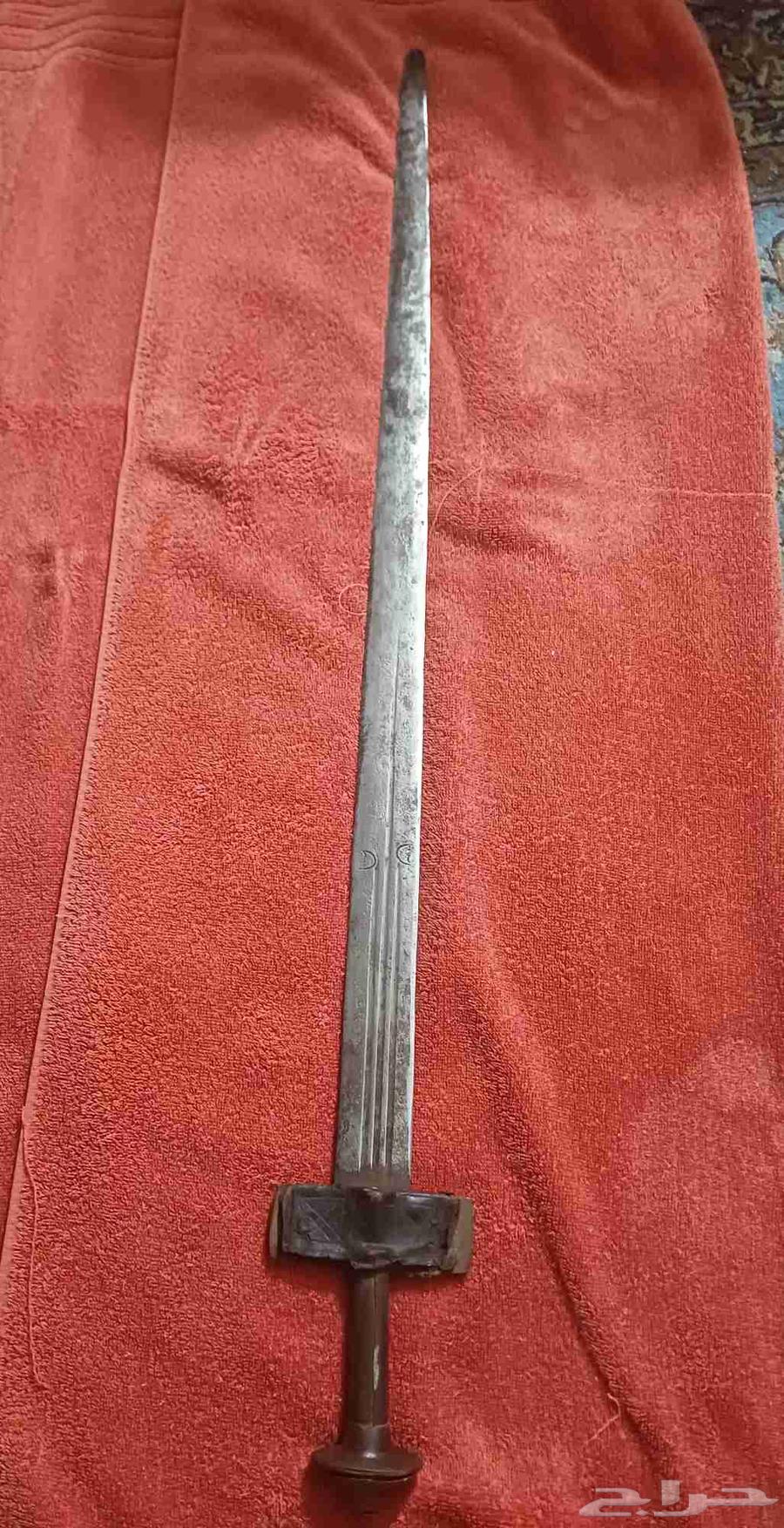 لعشاق التحف سيف انتيك من زمن الاجداد عمر مايقارب 300 عام64379775944705111