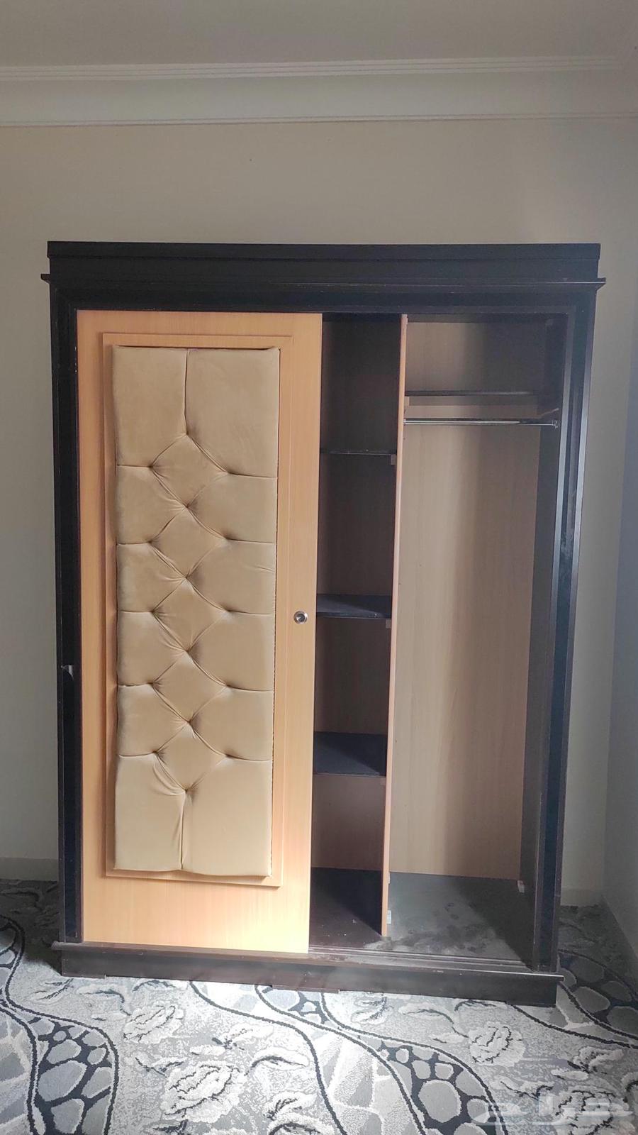 دولاب بحالته جديد مشتريه قبل شهرين64384731284609112