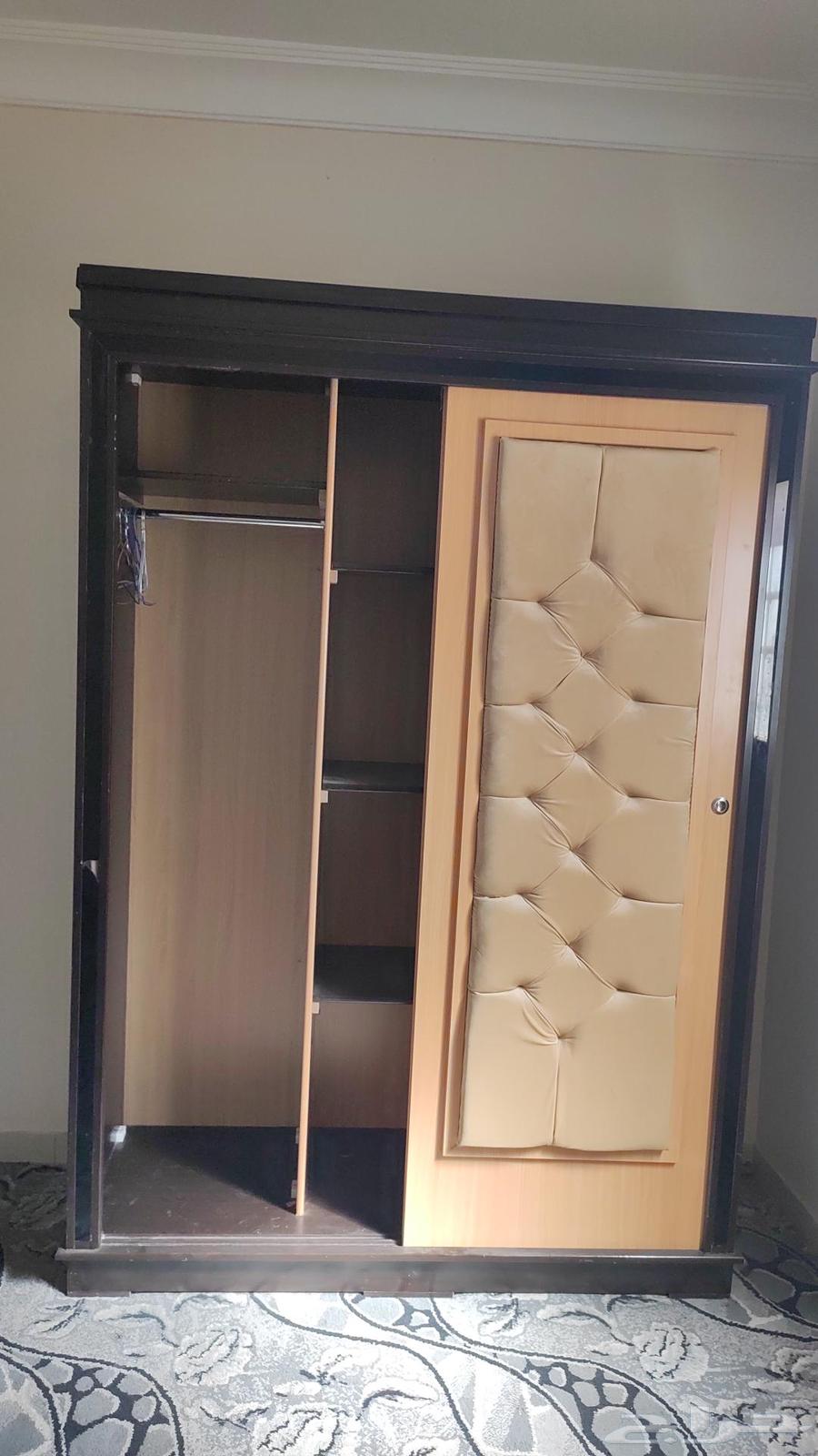 دولاب بحالته جديد مشتريه قبل شهرين64384731284609110