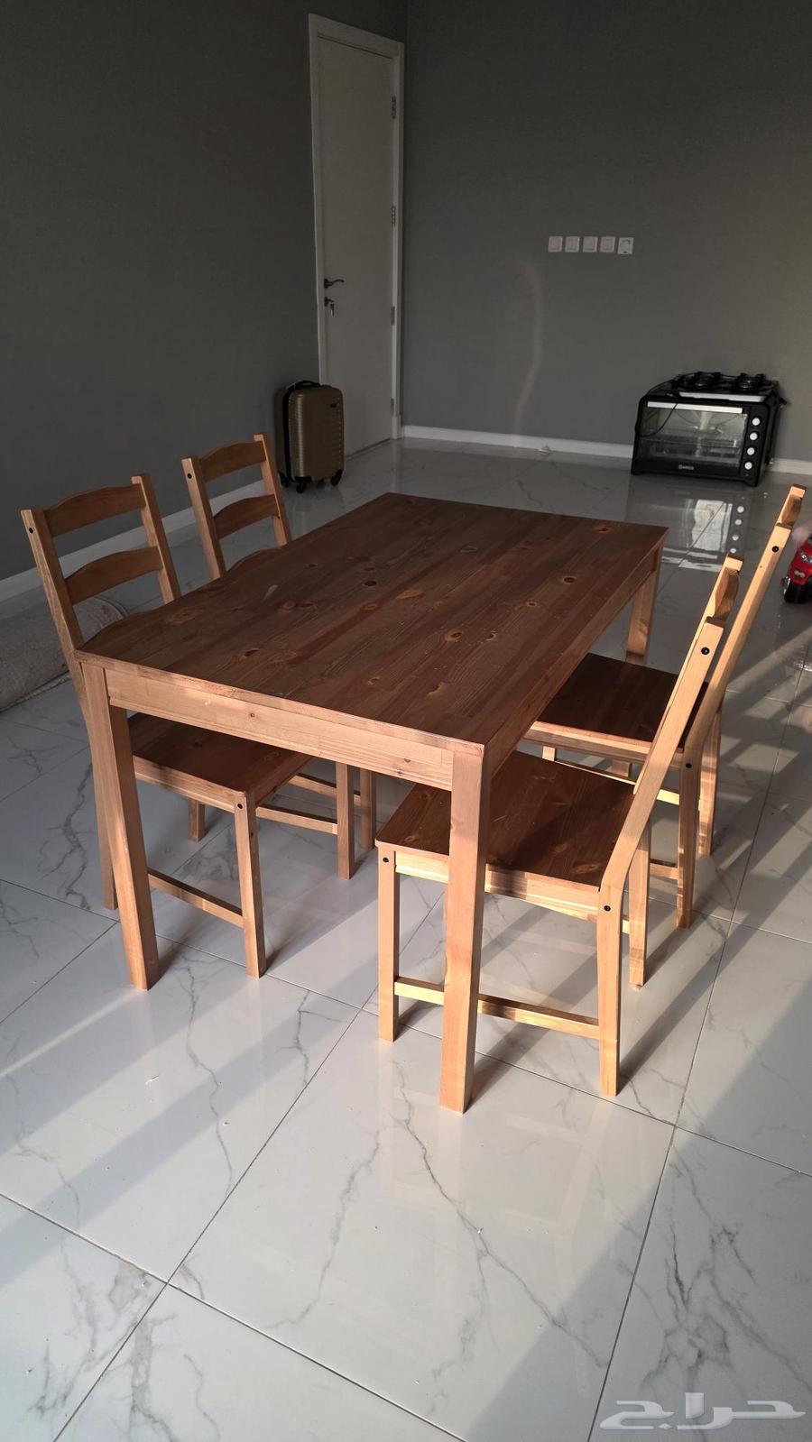 IKEA dining table with 4 chairs64387967686145110