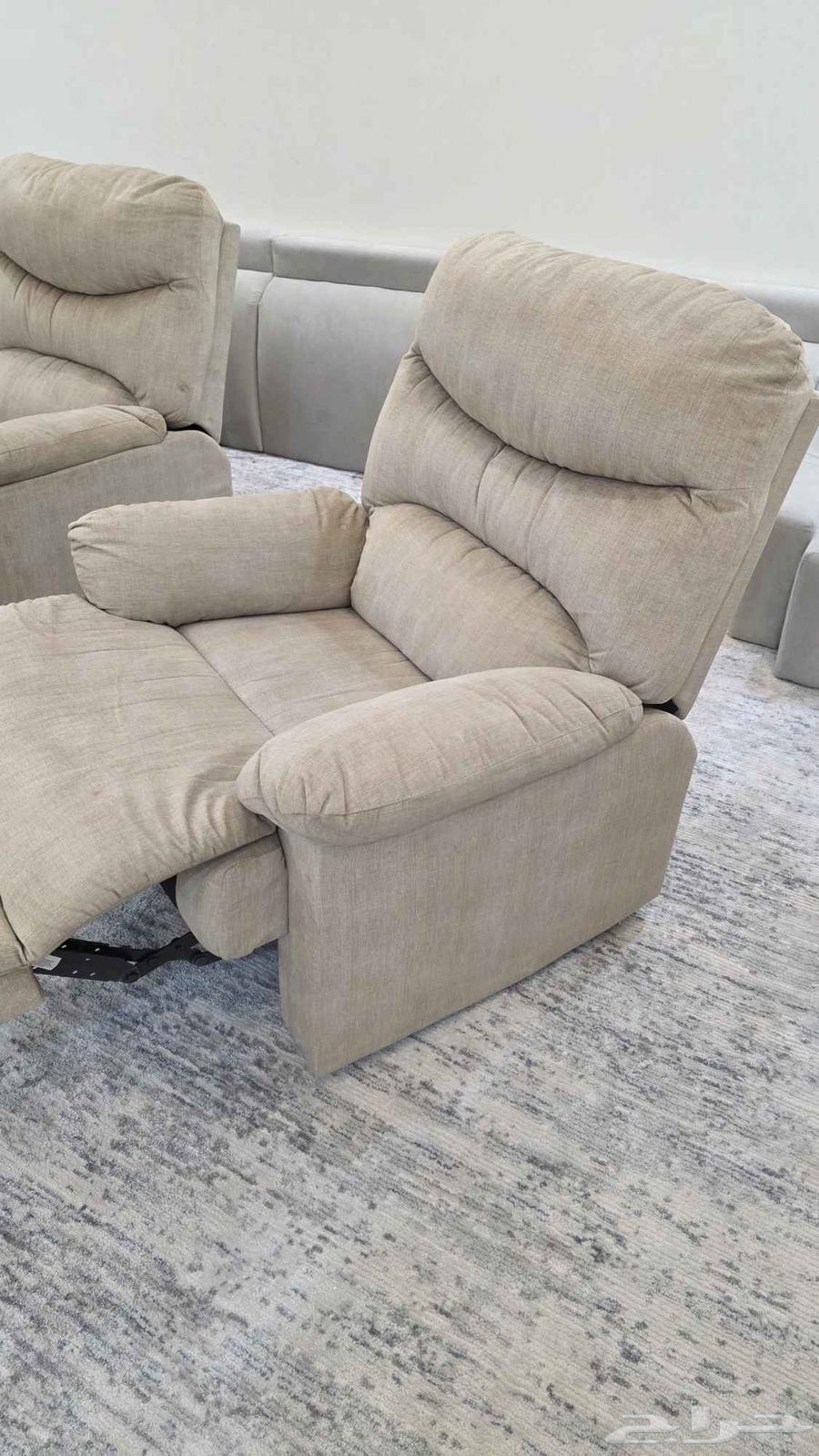 2 كراسي استرخاء من هوم سنتر نظيفة 2 Used Lounge Chairs64378556609923112