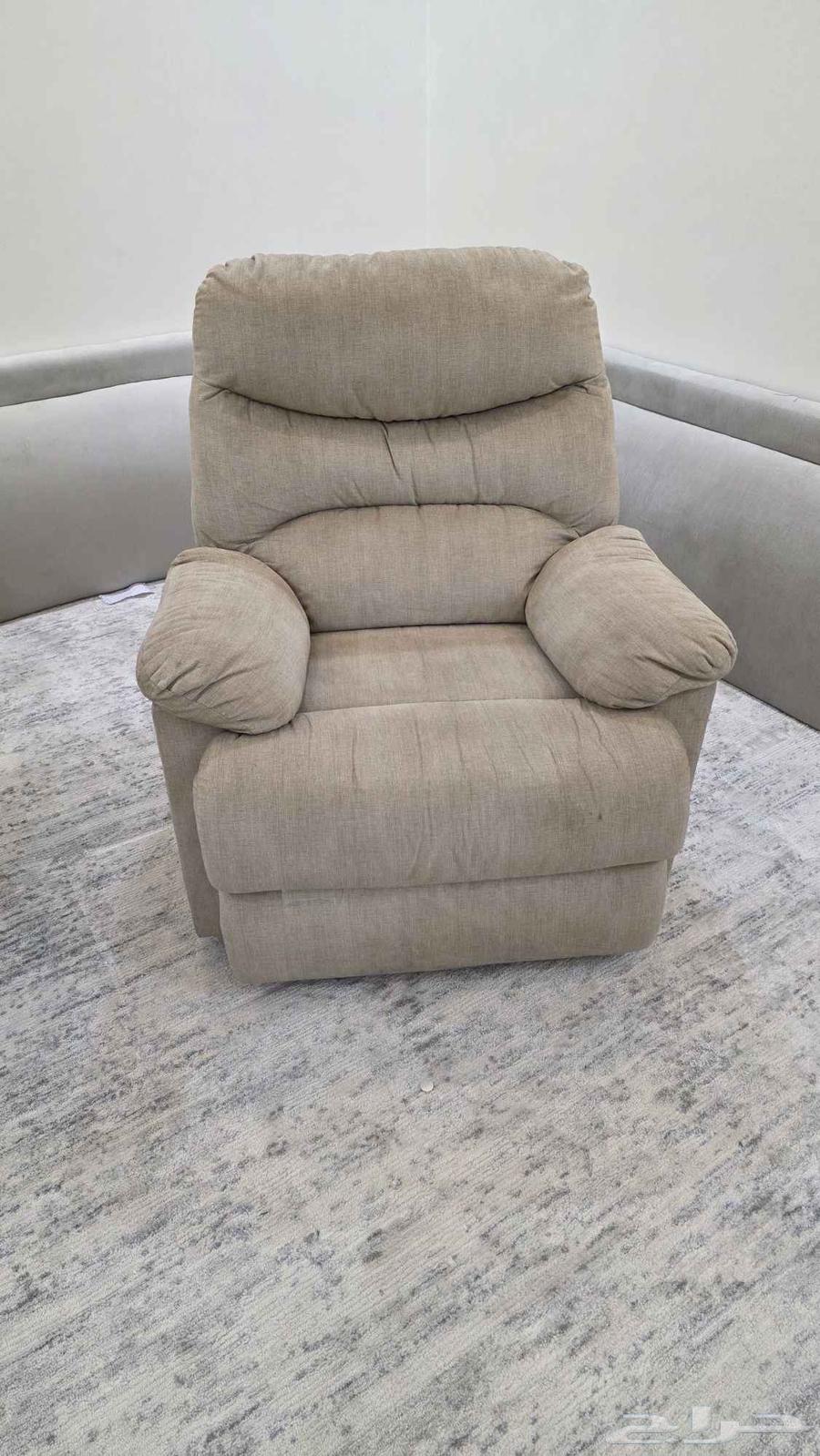 2 كراسي استرخاء من هوم سنتر نظيفة 2 Used Lounge Chairs64378556609923110