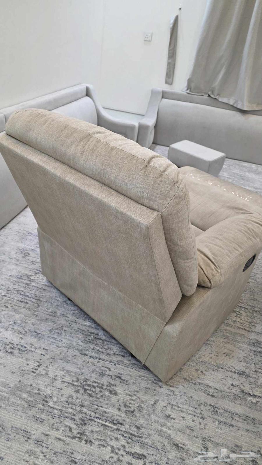 2 كراسي استرخاء من هوم سنتر نظيفة 2 Used Lounge Chairs64378556609923113