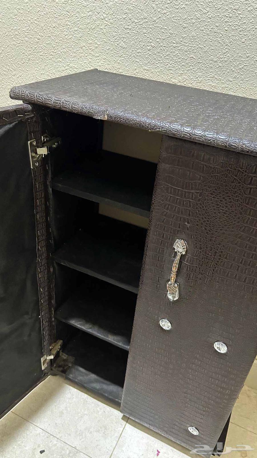 طاولات وأرفف للبيع64390692504067113