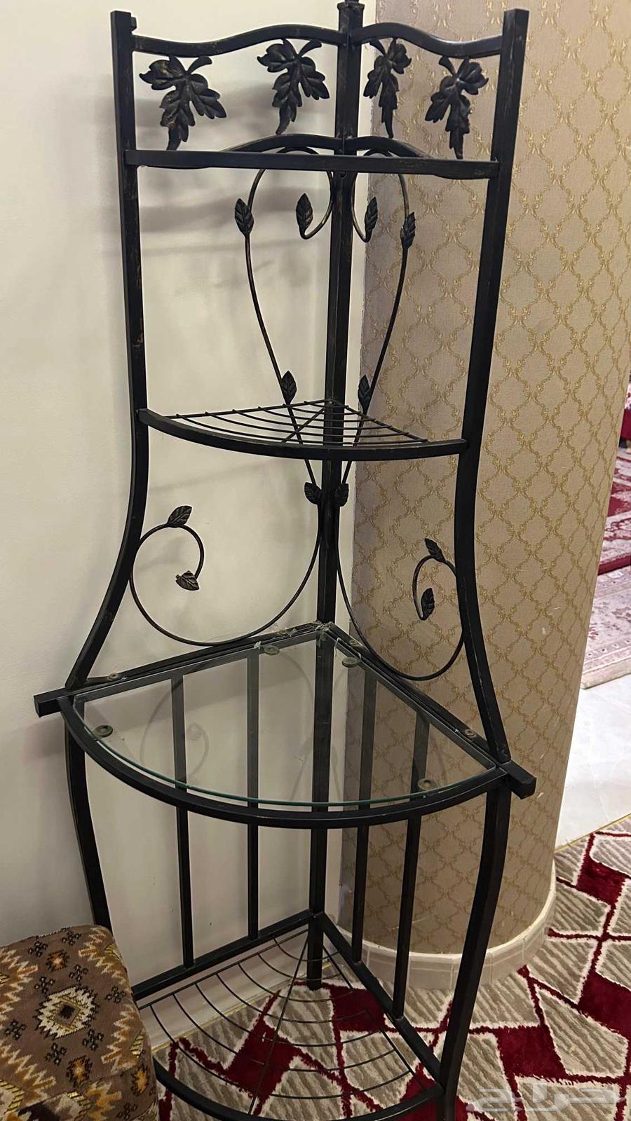 طاولات وأرفف للبيع64390692504067110