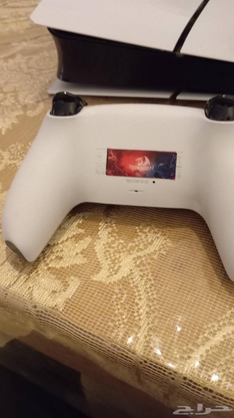 Sony 5 with two controllers with FIFA 25 game disc, clean condition, price 250064382459883651113