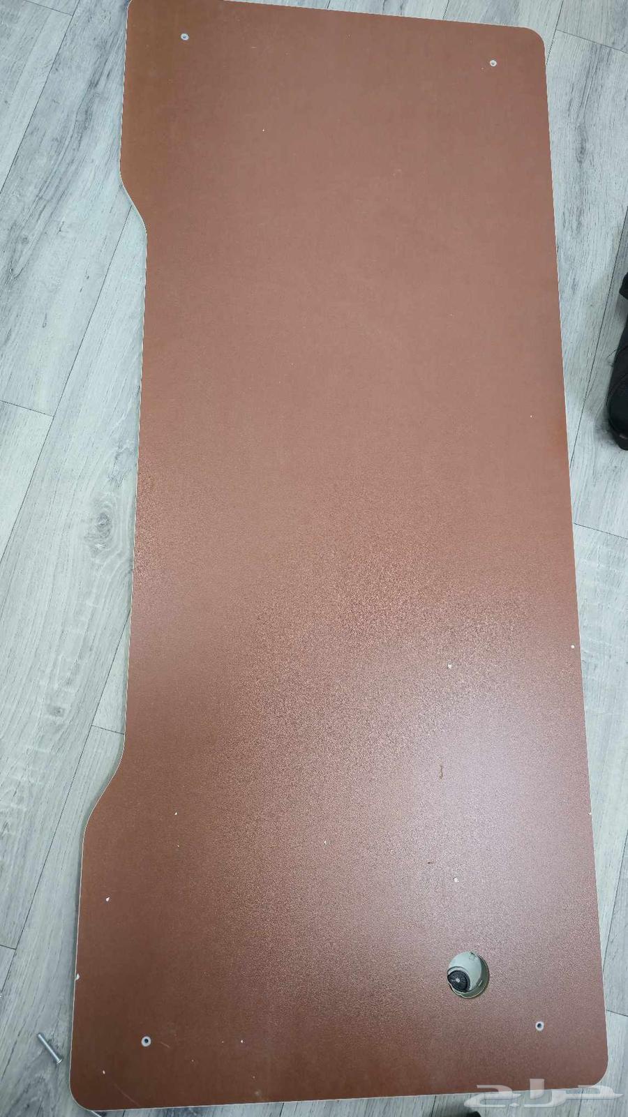 PC table in the shape of k64378774811905110