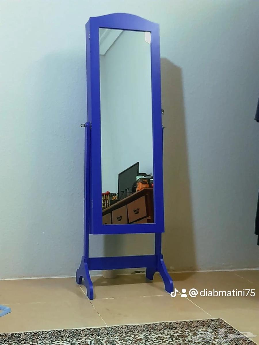 Attractive price accessory cabinet, used for only one month due to travel64389626479107110