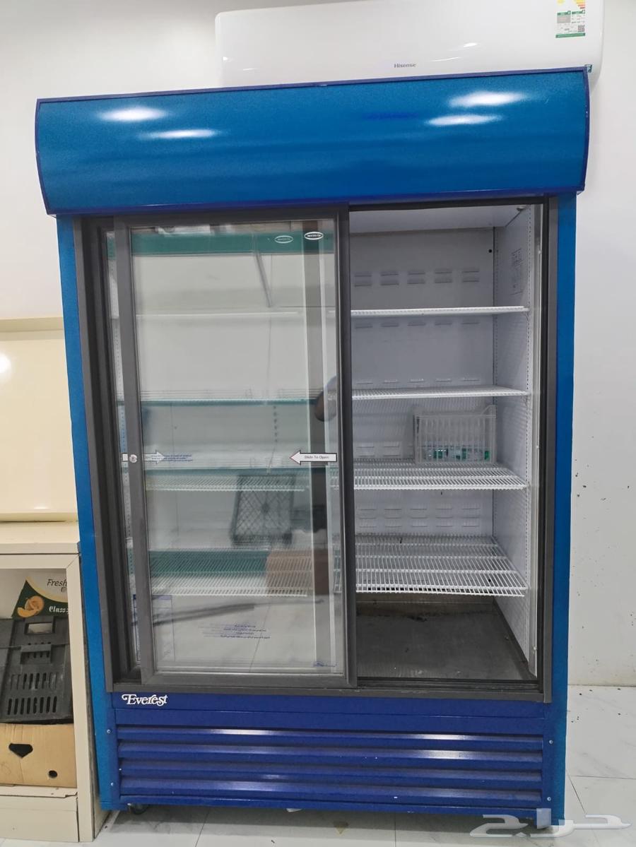 ثلاجة ورفوف محل خضروات وفواكة64382541756417112