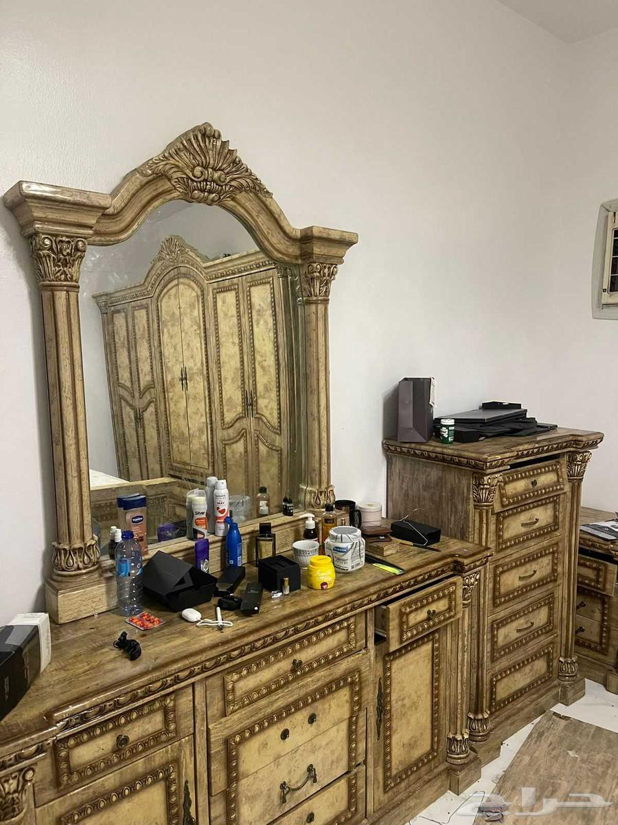 غرفة نوم وبوتاجاز ومطبخ للبيع بشكل عاجل64377535337858113