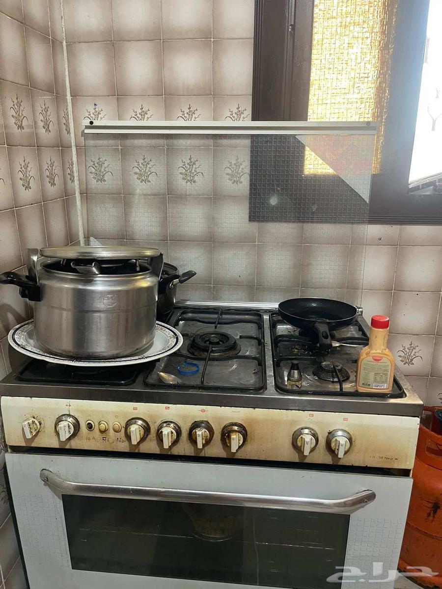 غرفة نوم وبوتاجاز ومطبخ للبيع بشكل عاجل64377535337858111