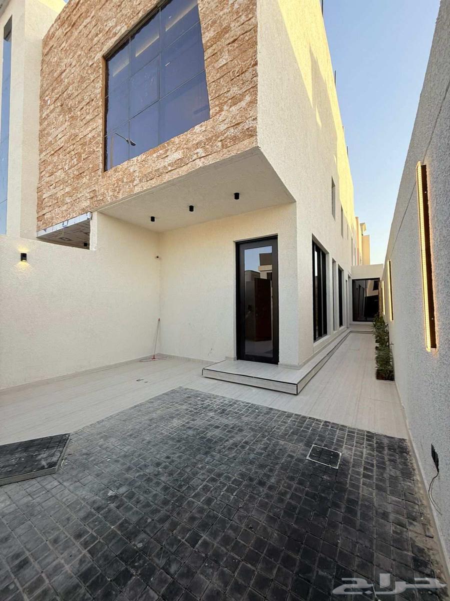 للبيع افخم دور الارض مساحه 330متر حي الشفا بدر63613881286146112