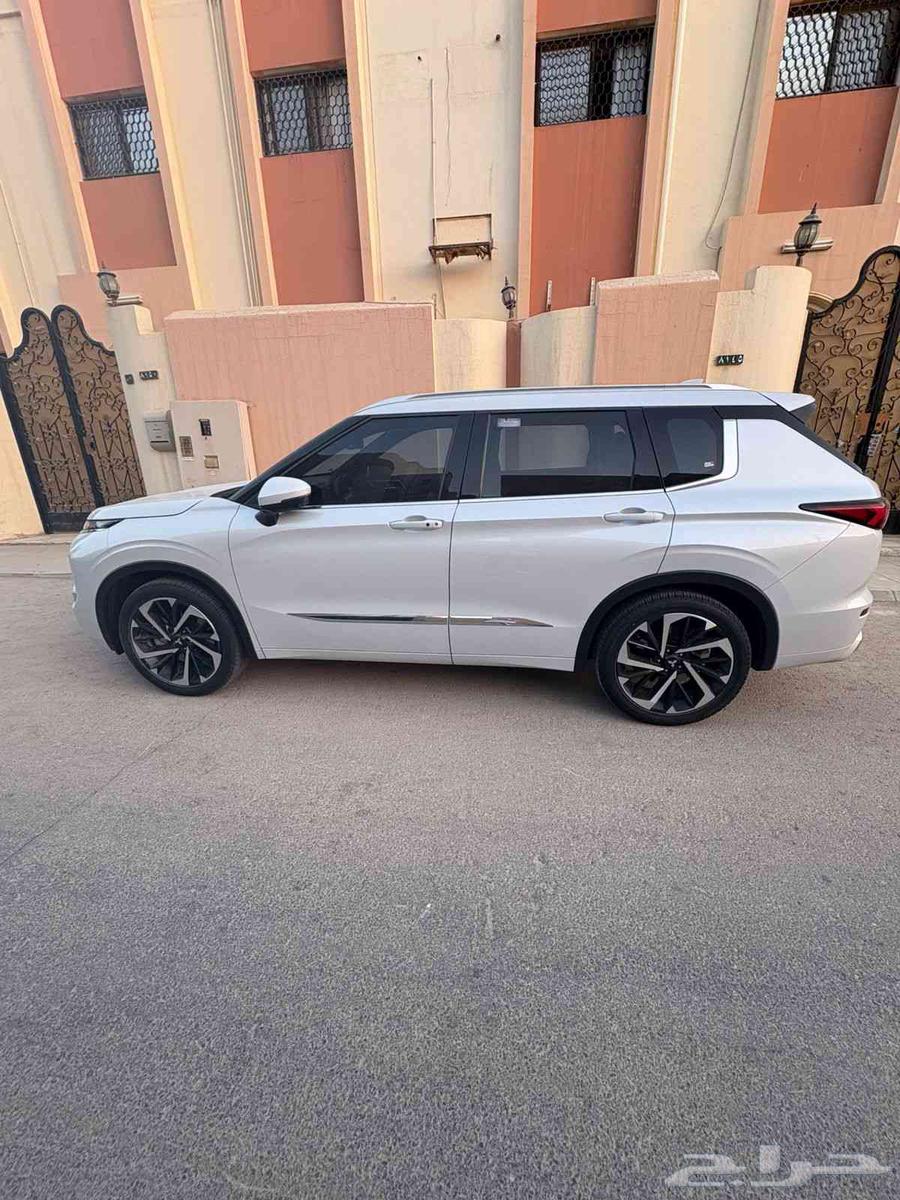 للبيع ميتسوبيشي اوتلاندر أعلى فئة 202364535806416642113