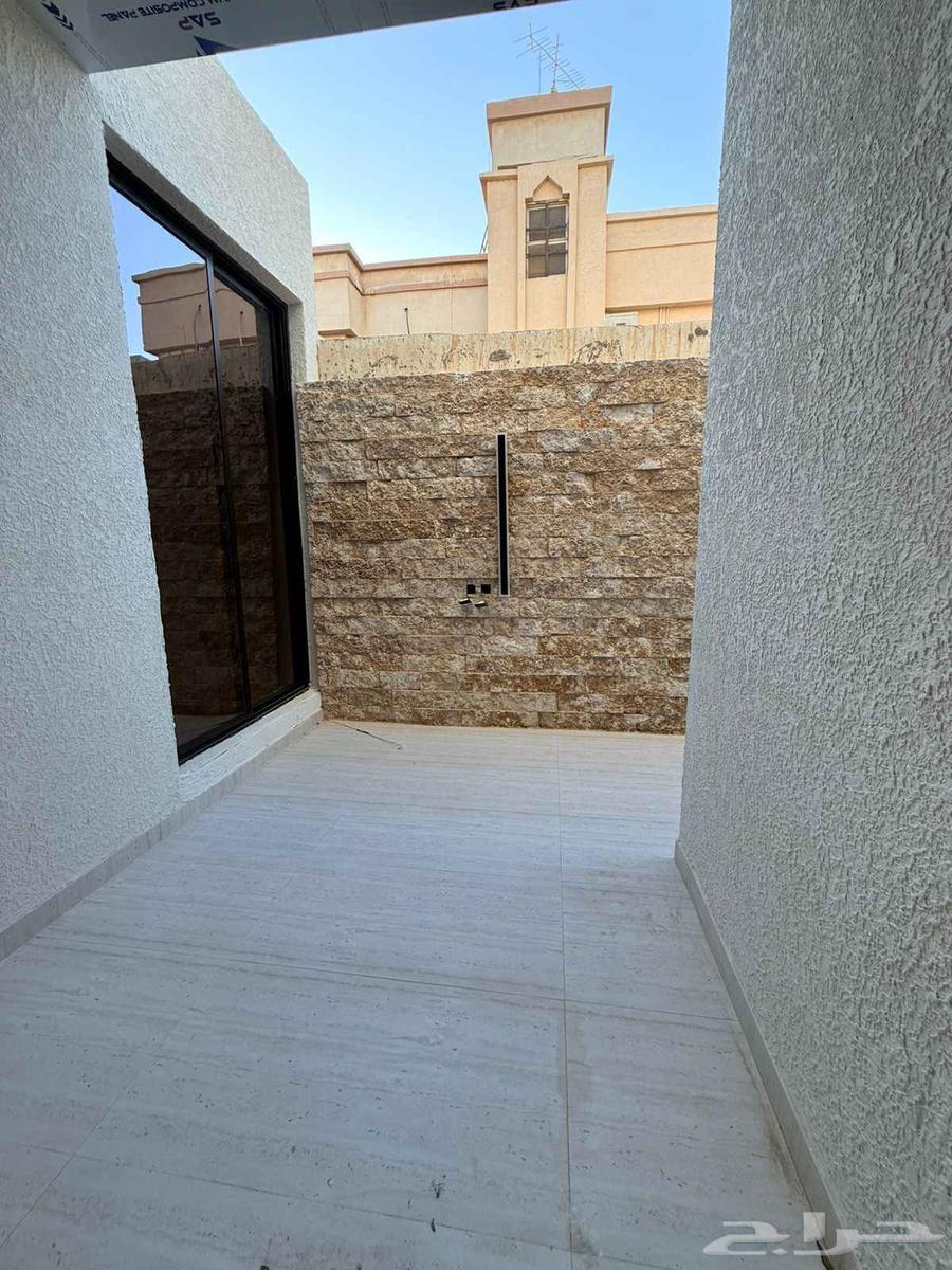 للبيع افخم دور الارض مساحه 330متر حي الشفا بدر63613881286146111