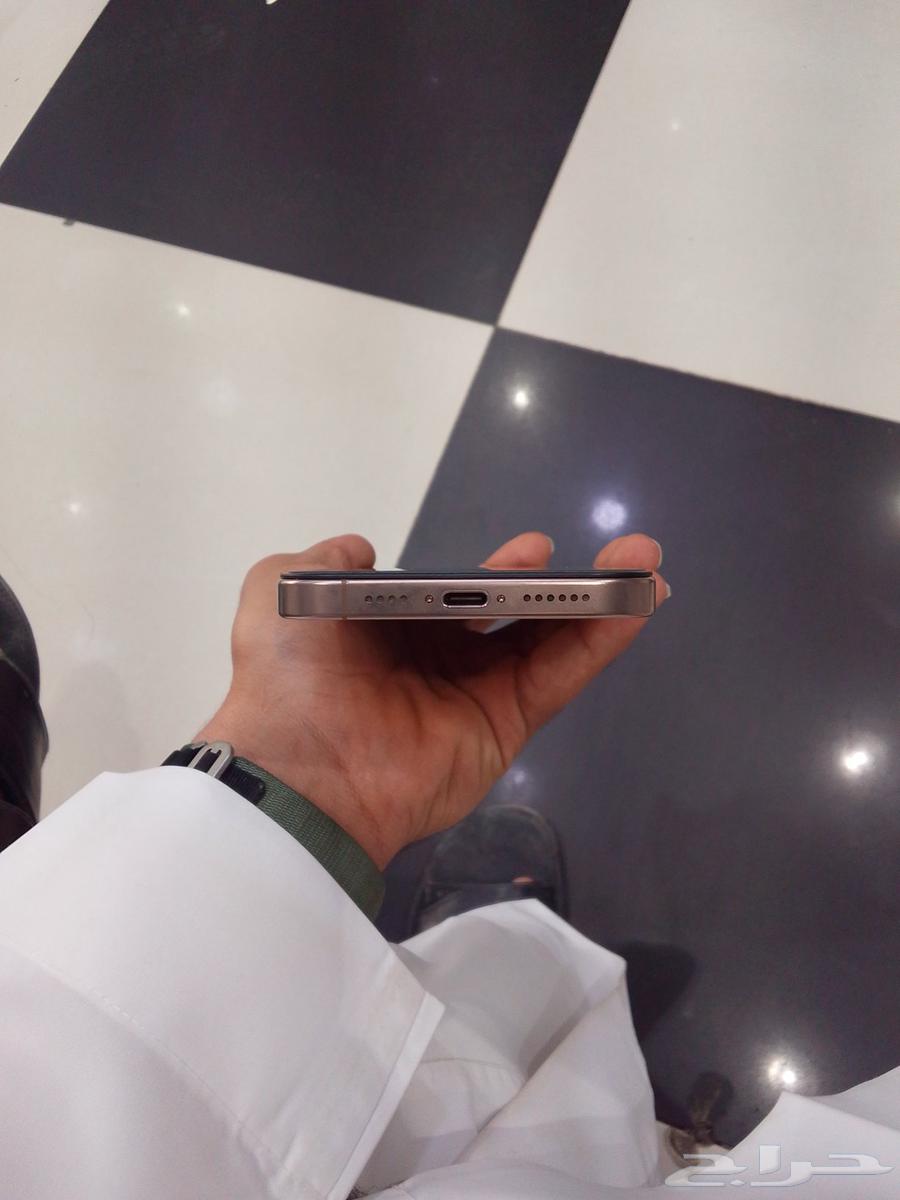 iPhone 16 Pro Max used, very clean, comes with all accessories, screen replaced64385775644547114