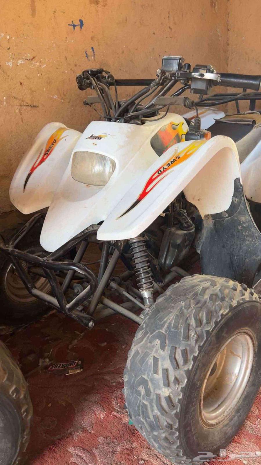 دباب اربع كفرات للبيع الدباب بي أوراق ومعاه استبنه .64534342763649111