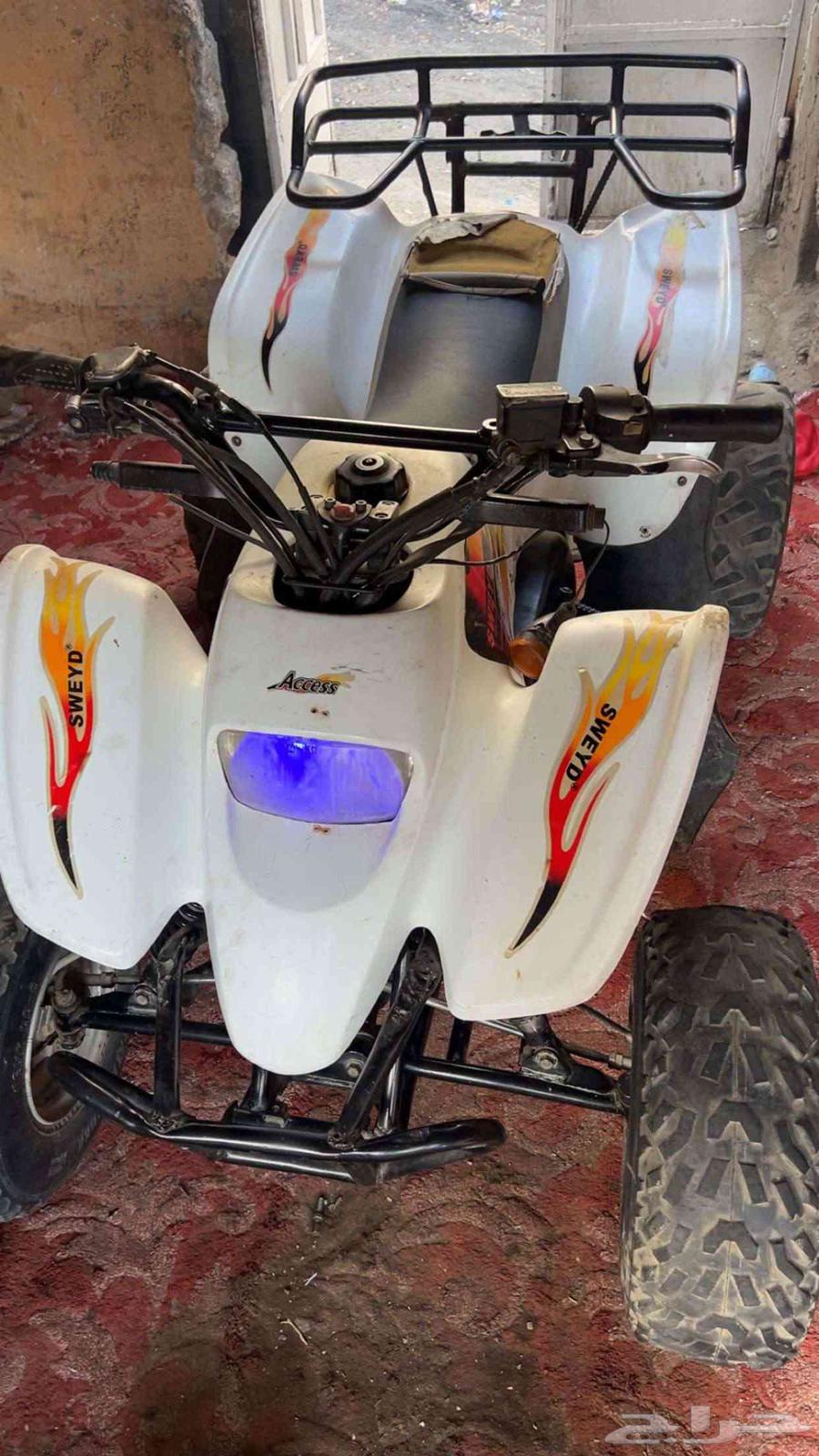 دباب اربع كفرات للبيع الدباب بي أوراق ومعاه استبنه .64534342763649112