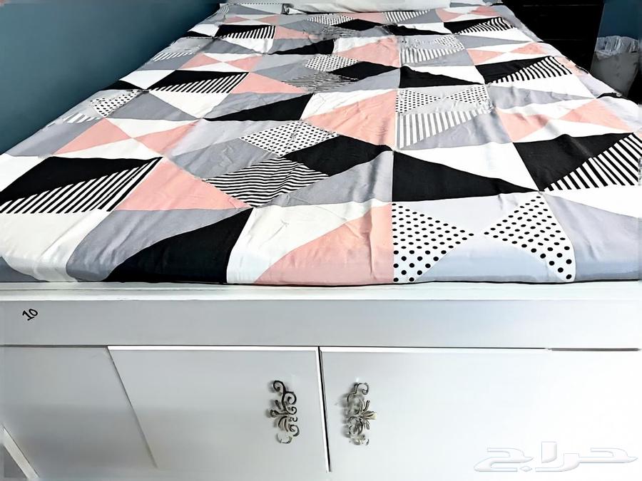 سرير بحالة ممتازه بالمرتبه للبيع64389086679937111