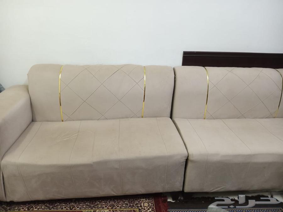 مكيف شبه جديد . كنب طاولة . تلفزيون 50 بوصة جديد64387579124483110