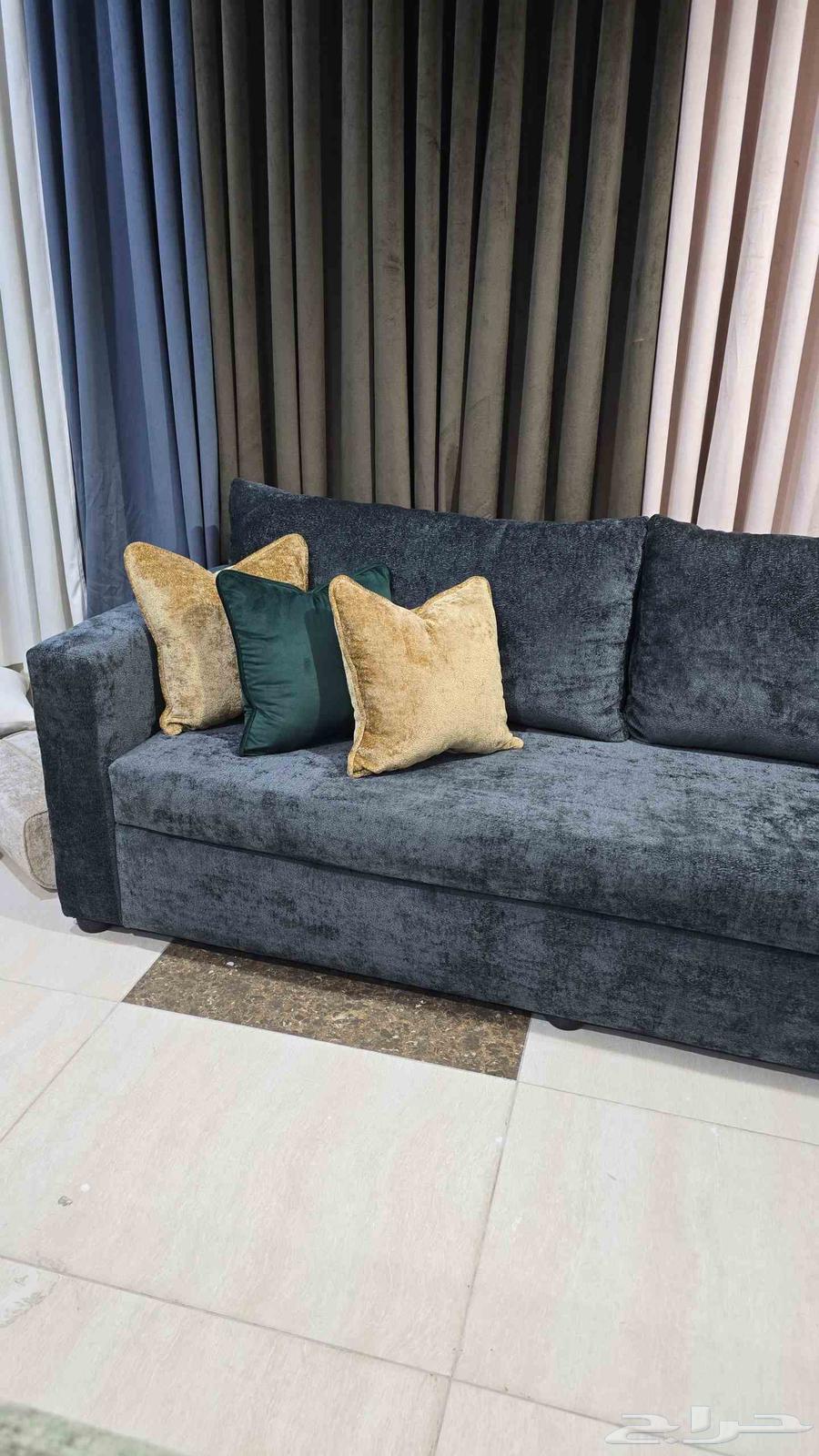 Ready L letters for delivery, price available and details upon request64379515921922111