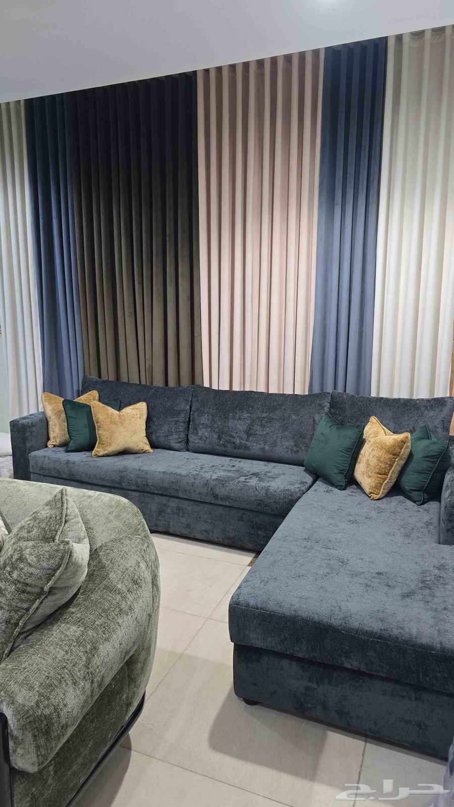 Ready L letters for delivery, price available and details upon request64379515921922113