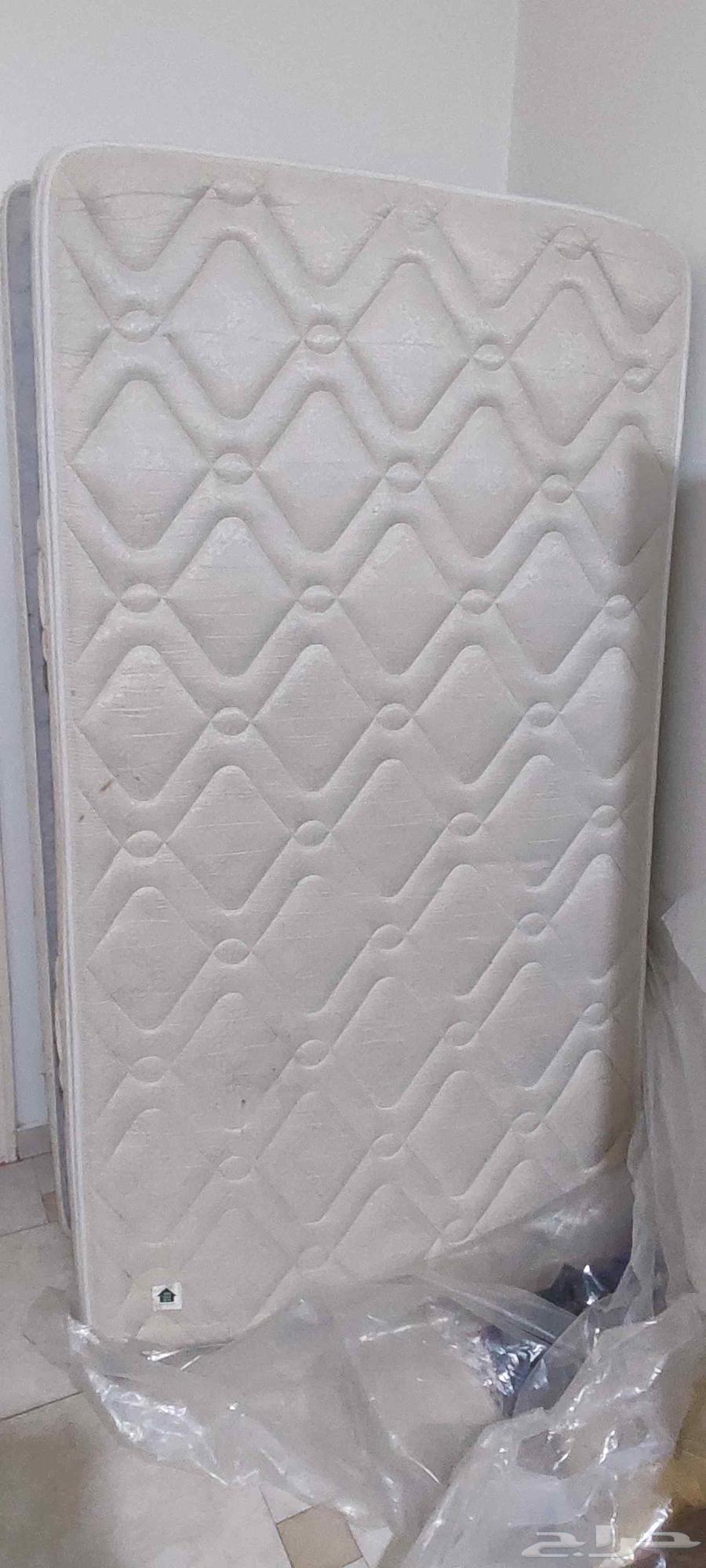 Bed consisting of a clean hotel mattress with a box with wheels for easy movement, brand SEALY, width 110 cm64388301137155113