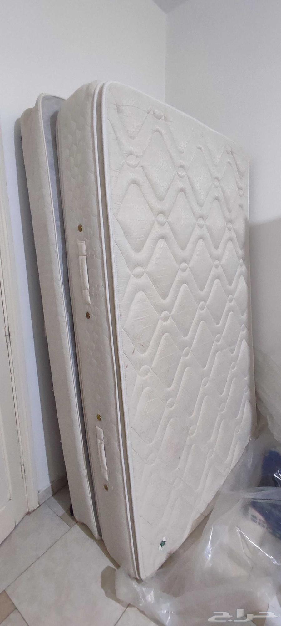 Bed consisting of a clean hotel mattress with a box with wheels for easy movement, brand SEALY, width 110 cm64388301137155110