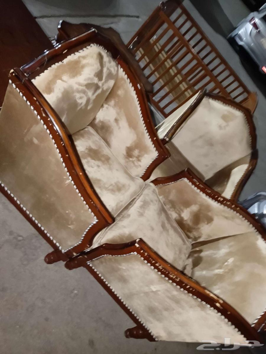 3 Sofa Set With 2 Table  Condition in Very Good All in Wood64383788325505114