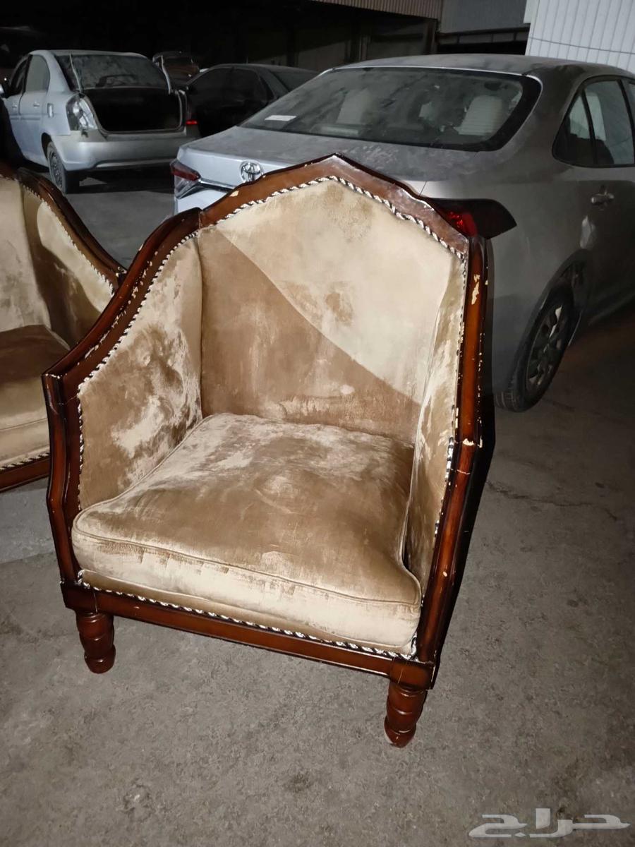 3 Sofa Set With 2 Table  Condition in Very Good All in Wood64383788325505111