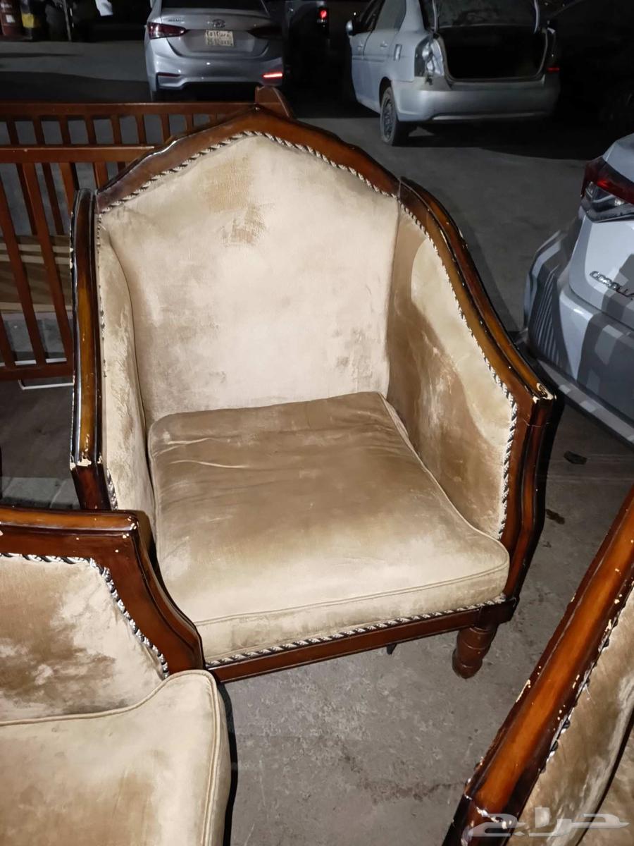 3 Sofa Set With 2 Table  Condition in Very Good All in Wood64383788325505113