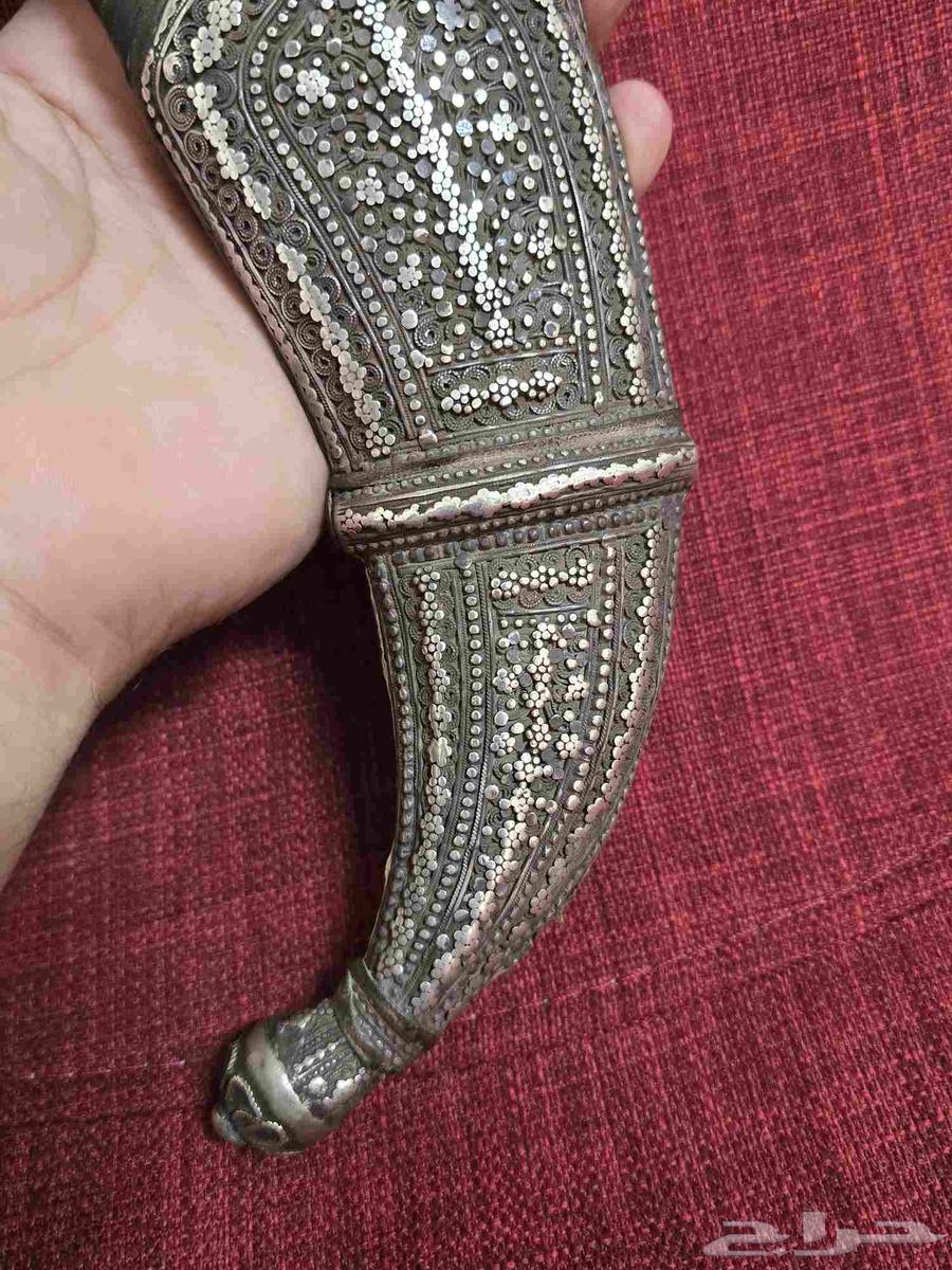 Old silver dagger64381328534273114