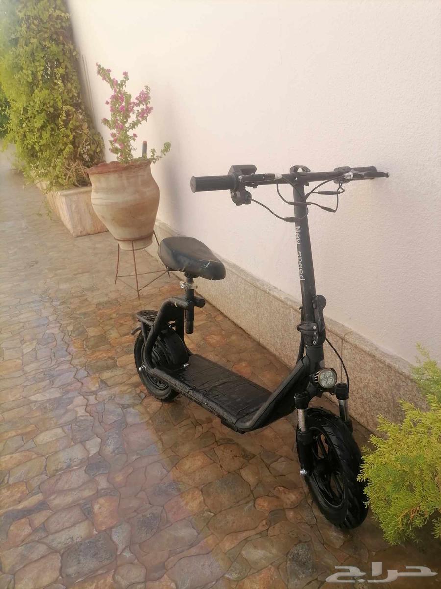 سكوتر للبيع نظيف و جديد وفيه ضو وا بوري وثلاث سرعات64381864546561110
