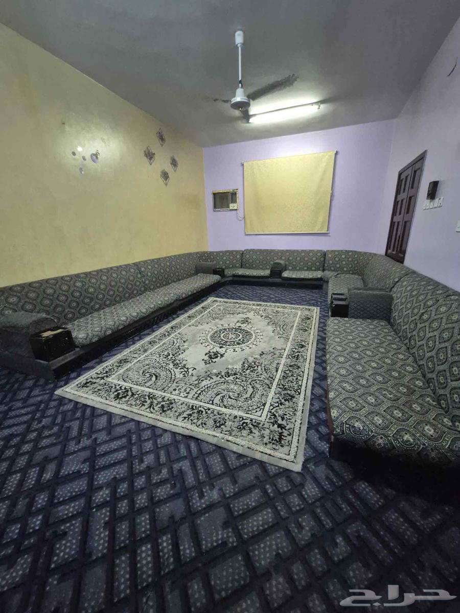 كنب مستعمل مع سجاده64382997734401111