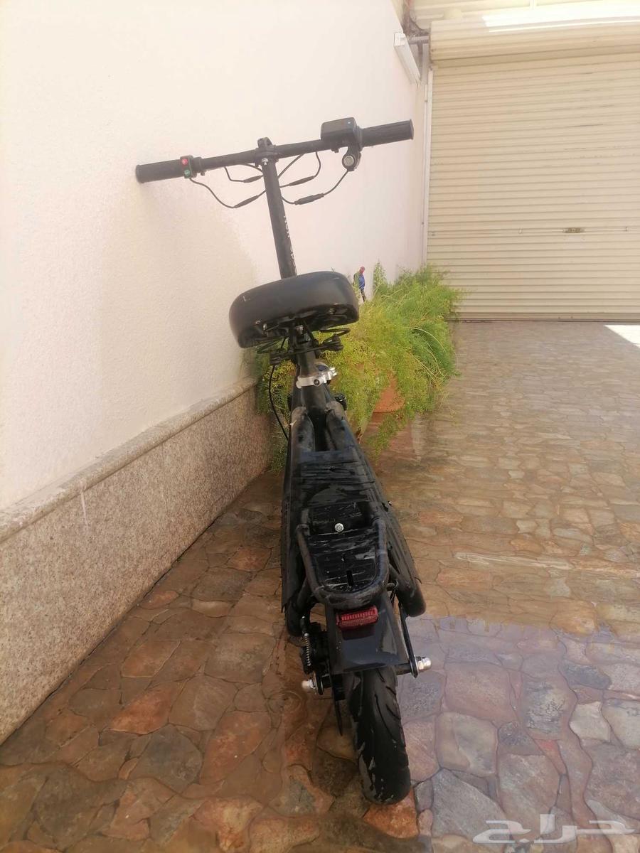 سكوتر للبيع نظيف و جديد وفيه ضو وا بوري وثلاث سرعات64381864546561112