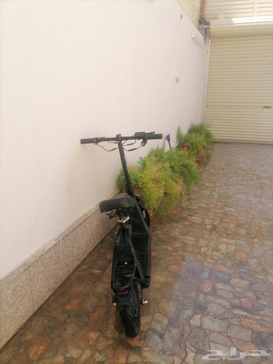 سكوتر للبيع نظيف و جديد وفيه ضو وا بوري وثلاث سرعات64381864546561111
