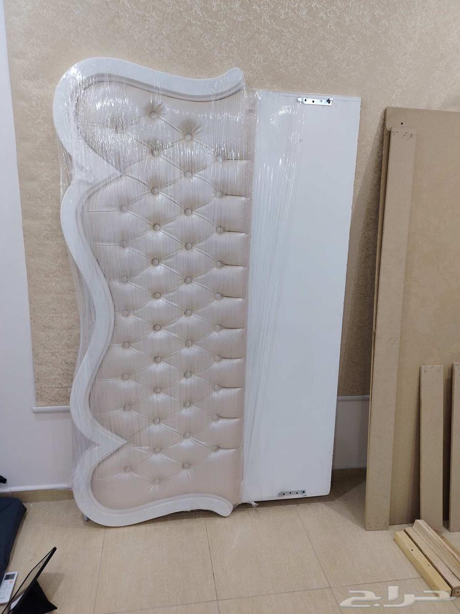 سرير خشبي نفرين وستارة مترين في مترين للبيع64382873657729111